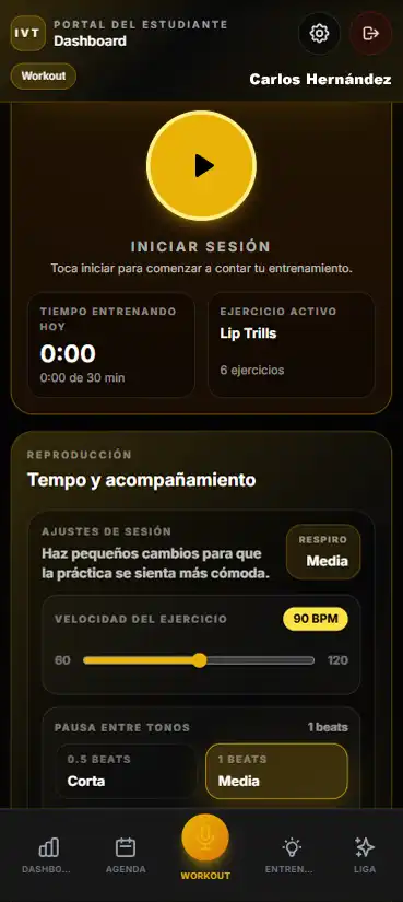 Alumno usando la app IVT en celular